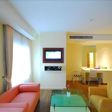 Hip Hotel Банкок Екстериор снимка