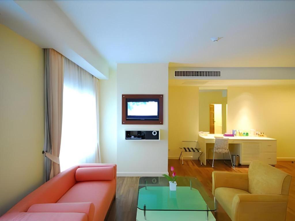Hip Hotel Банкок Екстериор снимка