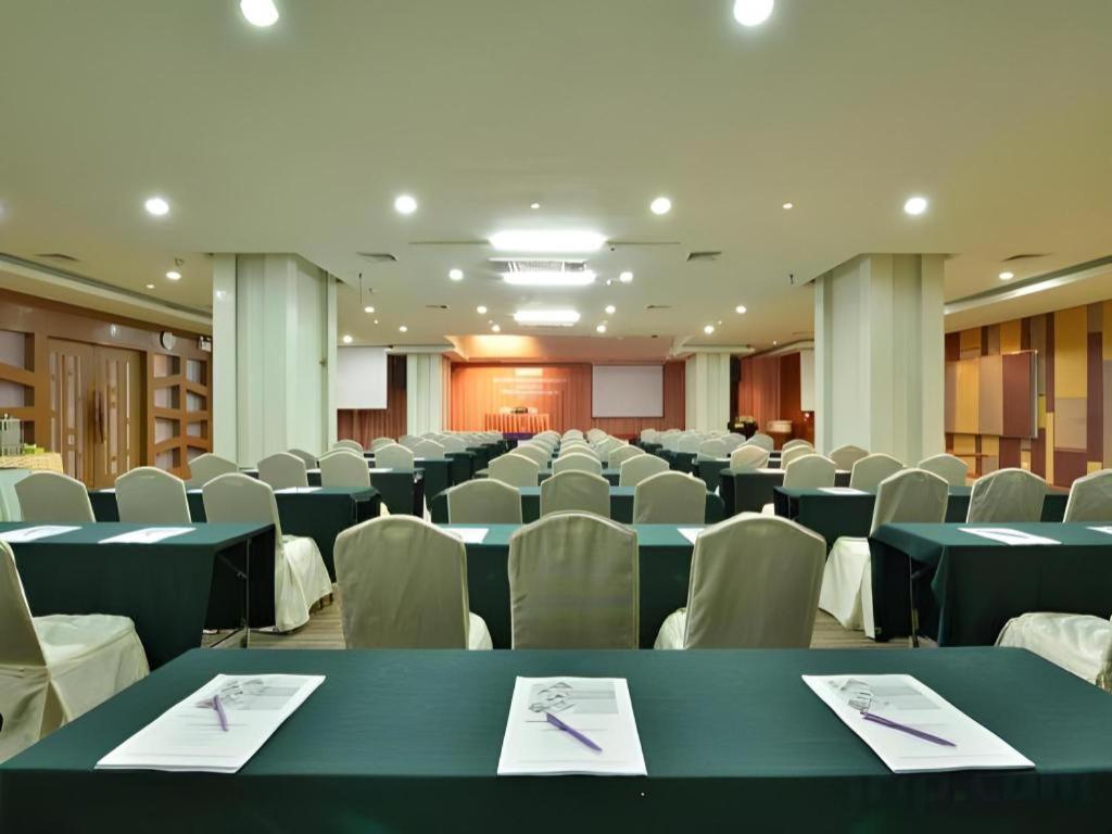 Hip Hotel Банкок Екстериор снимка