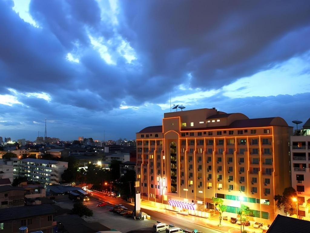 Hip Hotel Банкок Екстериор снимка