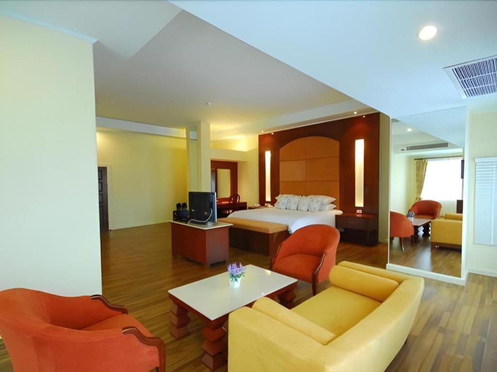 Hip Hotel Банкок Екстериор снимка